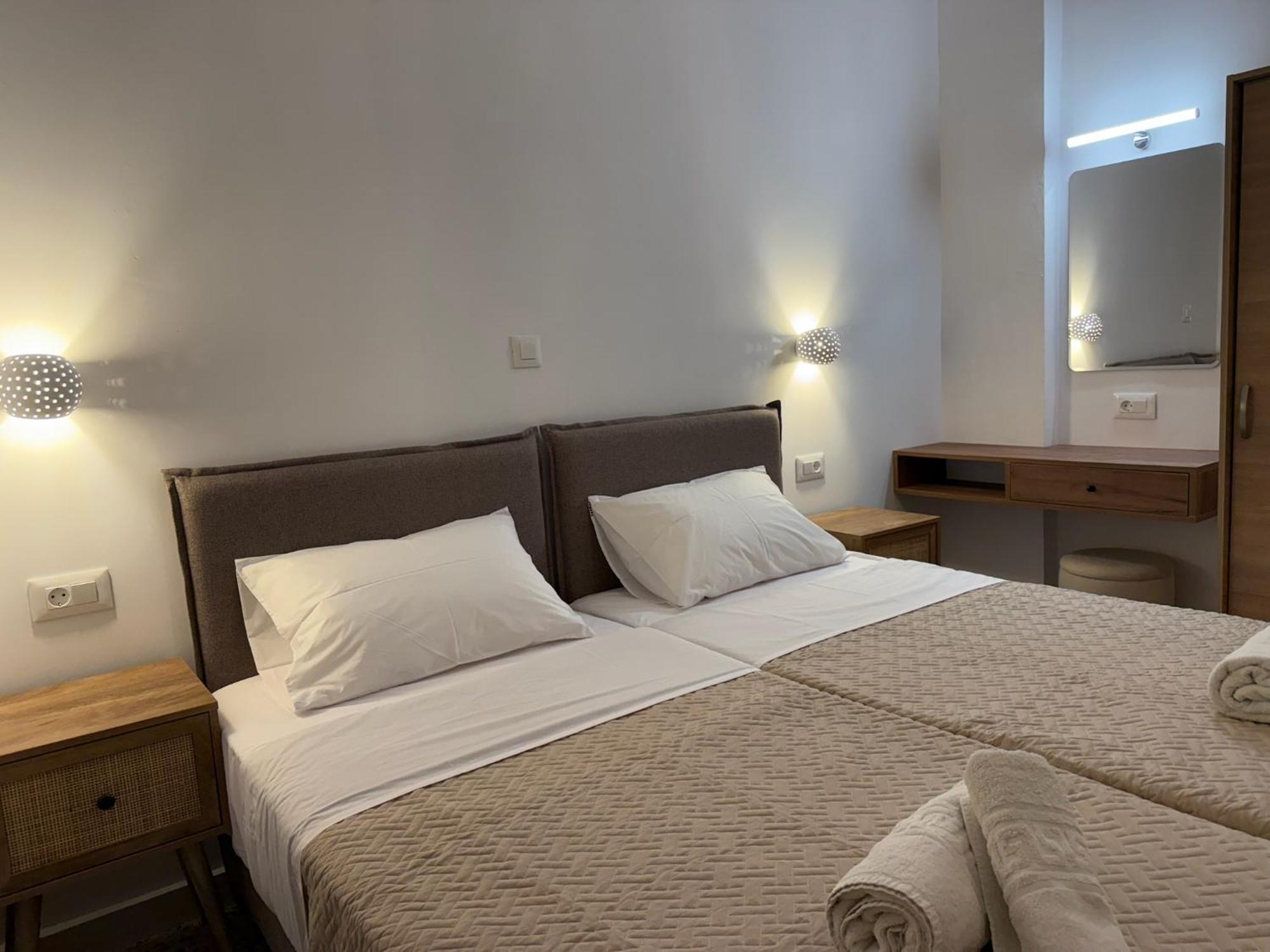 Sarris Studios & Apartments ลินดอส ภายนอก รูปภาพ